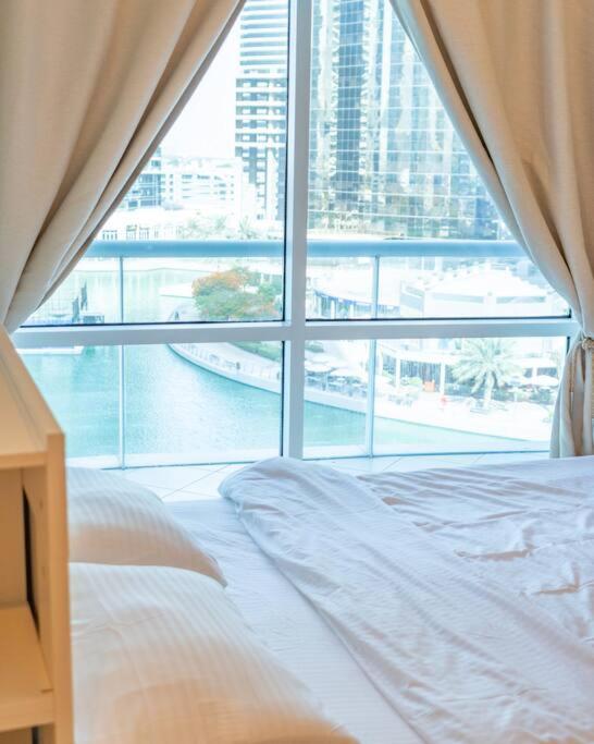 Foto dalla galleria di Breathtaking lake view in JLT metro cluster a Dubai