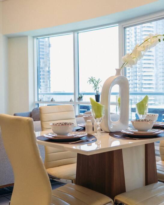 Foto dalla galleria di Breathtaking lake view in JLT metro cluster a Dubai