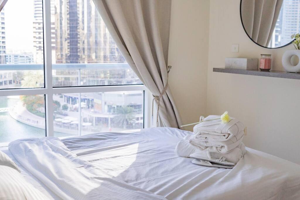 Foto dalla galleria di Breathtaking lake view in JLT metro cluster a Dubai