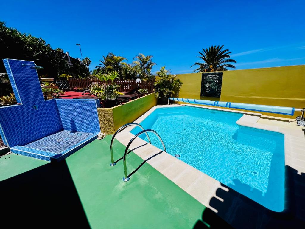 Villa con piscina climatizada y vistas al mar, Puntillo del ...