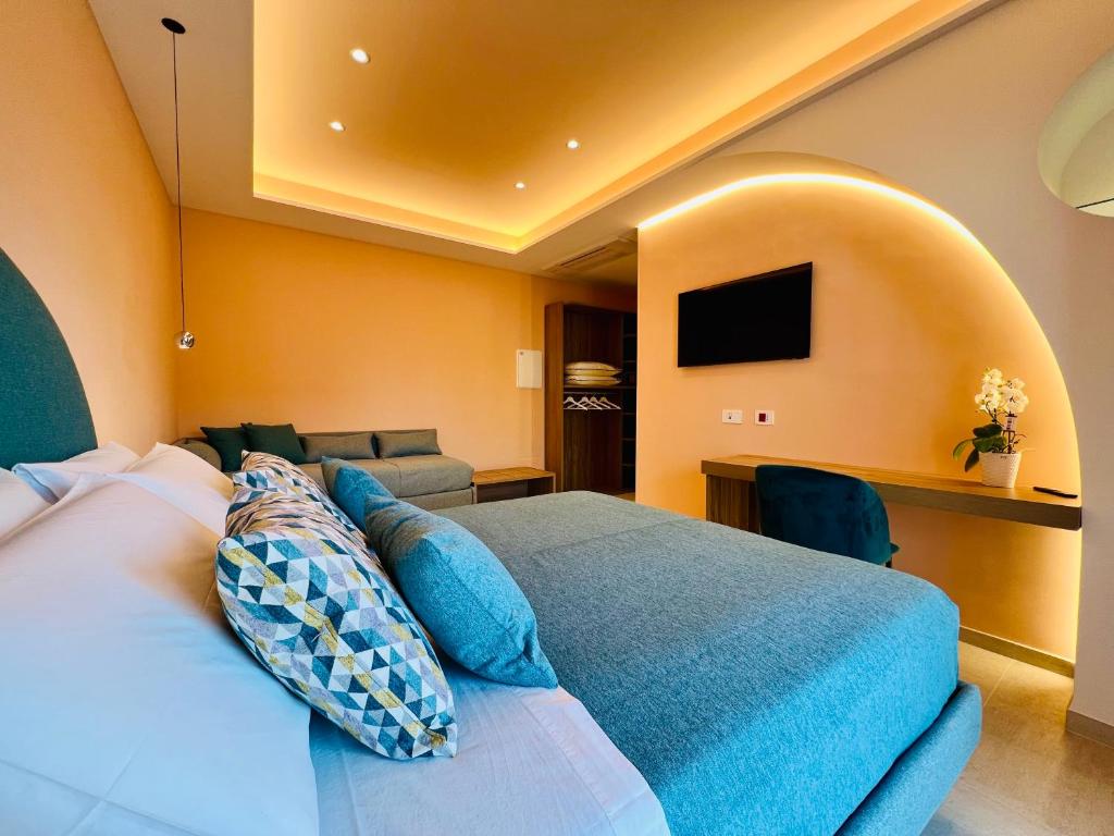 TV a/nebo společenská místnost v ubytování YourHome - Lucrezia Suites