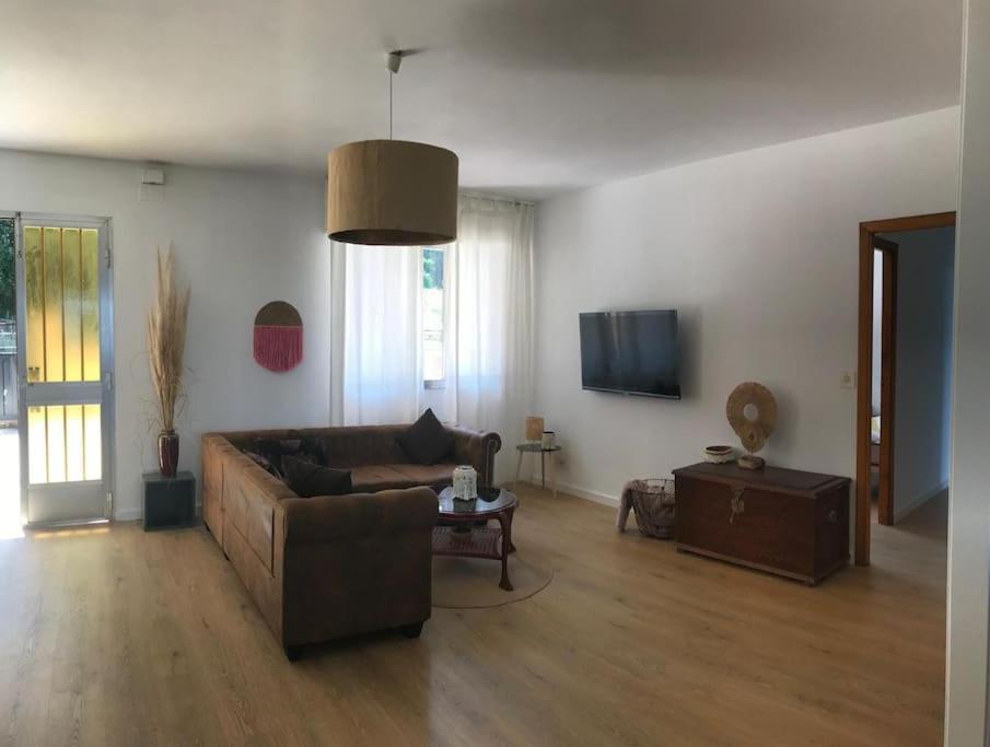 TV a/nebo společenská místnost v ubytování Vistas al mar y barbacoa