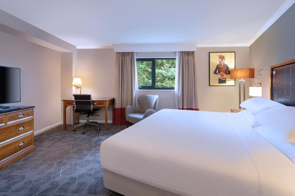 Postel nebo postele na pokoji v ubytování Delta Hotels by Marriott Edinburgh