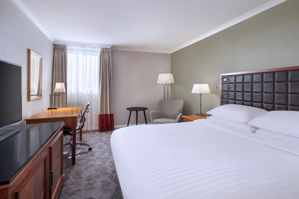 Postel nebo postele na pokoji v ubytování Delta Hotels by Marriott Edinburgh