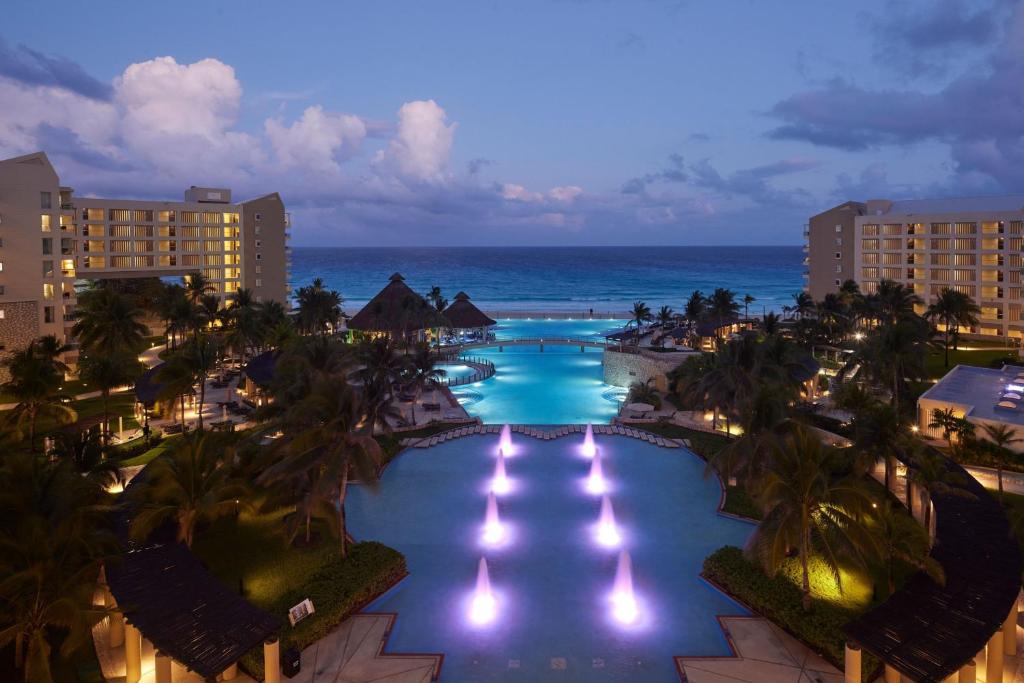Bazén v ubytování The Westin Lagunamar Ocean Resort Villas & Spa Cancun nebo v jeho okolí