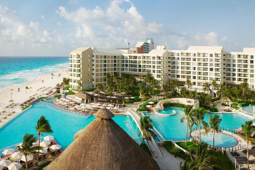 Bazén v ubytování The Westin Lagunamar Ocean Resort Villas & Spa Cancun nebo v jeho okolí