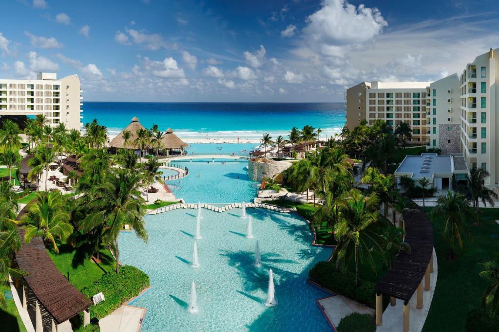 Bazén v ubytování The Westin Lagunamar Ocean Resort Villas & Spa Cancun nebo v jeho okolí