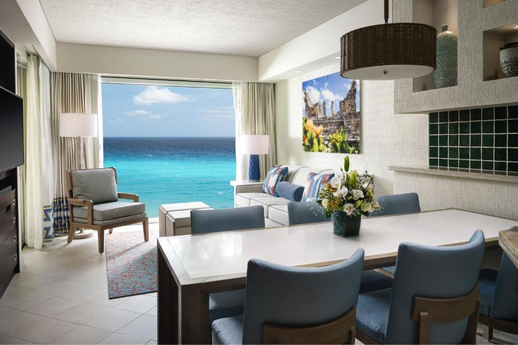 Posezení v ubytování The Westin Lagunamar Ocean Resort Villas & Spa Cancun