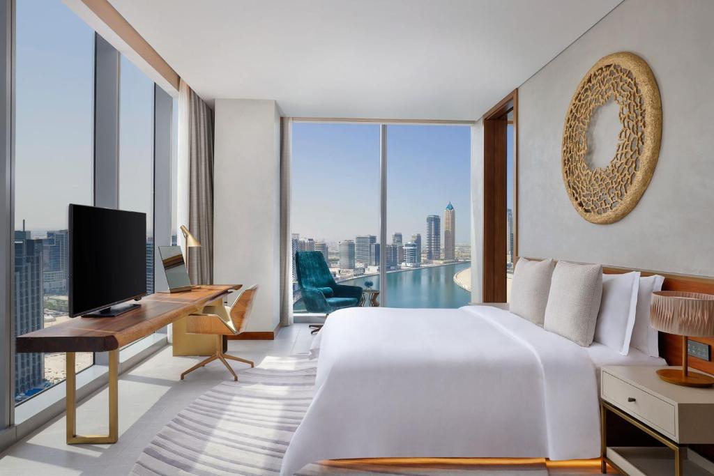 TV a/nebo společenská místnost v ubytování The St. Regis Downtown Dubai