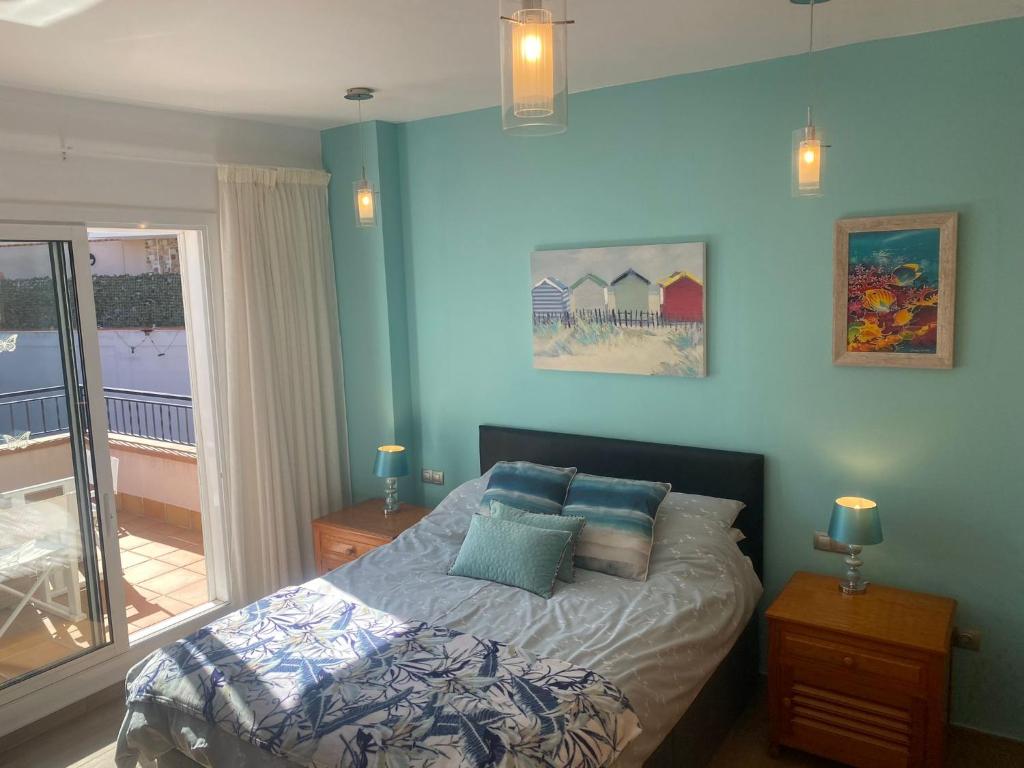 Postel nebo postele na pokoji v ubytování Self Catering Luxury Villa in the beautiful area of Puerto Santiago Tenerife with 5 bedrooms 2 Sofabeds for up to 10 guests private swimming pool and many other activities to entertain the family Secure parking for 2 cars and disabled access throughout