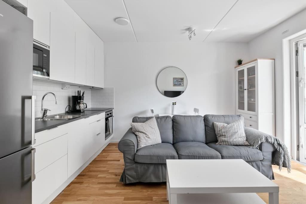 Posezení v ubytování Brand new home in Barkabystaden