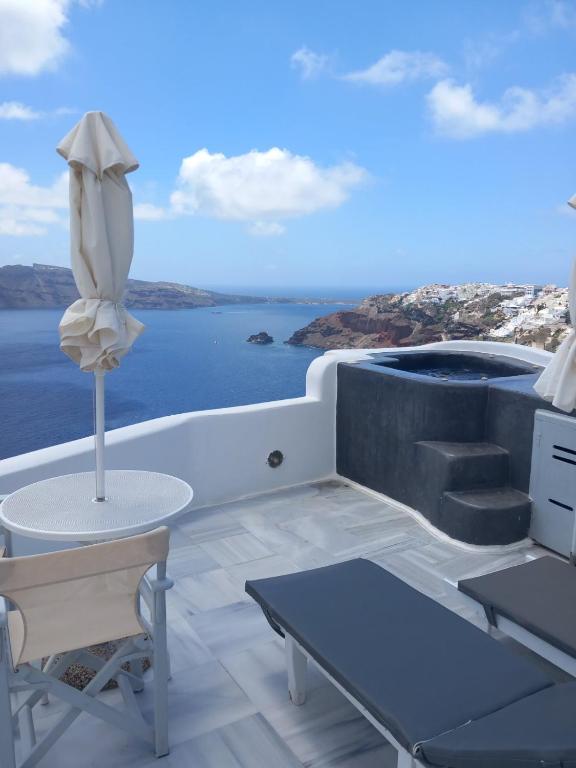Captain John Houses Caldera View Oia - 16