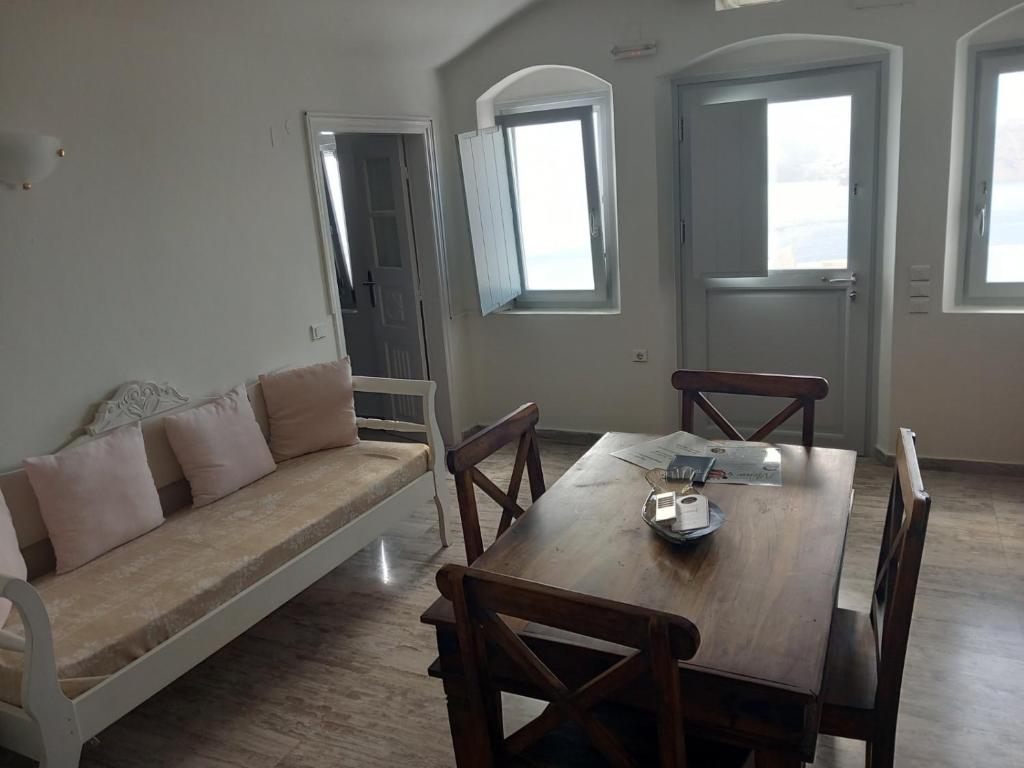 Captain John Houses Caldera View Oia - 19