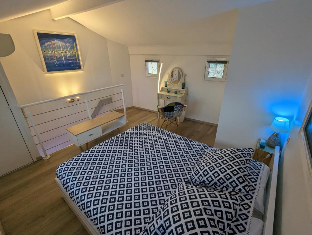 Posteľ alebo postele v izbe v ubytovaní Cannes Croisette Suquet Duplex 4 P