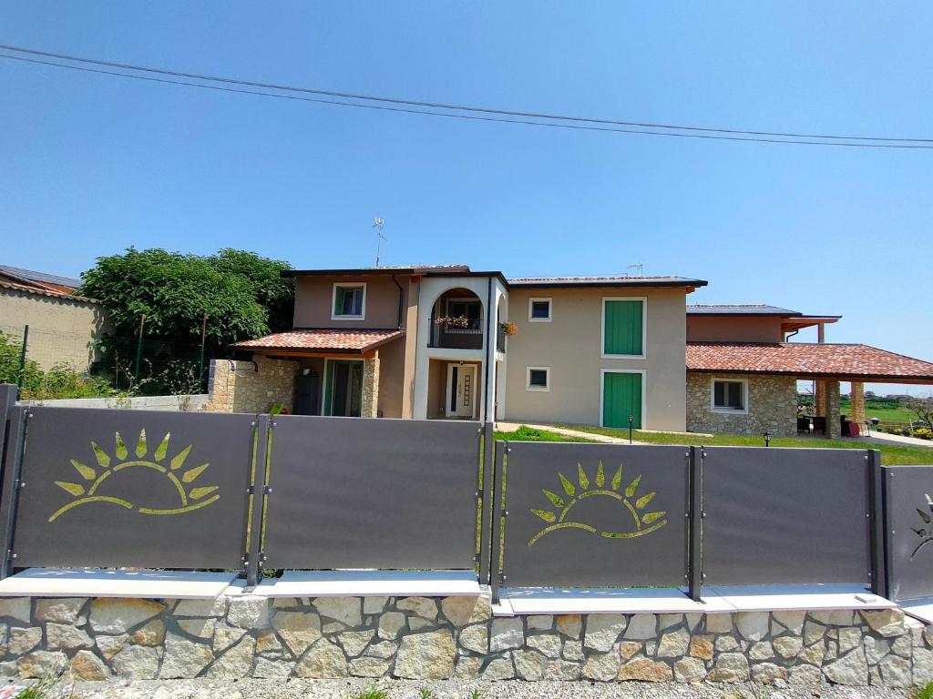 a fence with a gate in front of a house at Corte del Sole in Valeggio sul Mincio