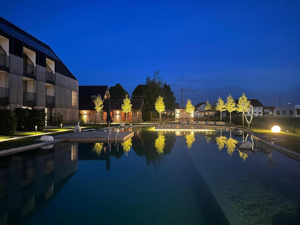 Bazén v ubytování Hotel Lenderstuben nebo v jeho okolí