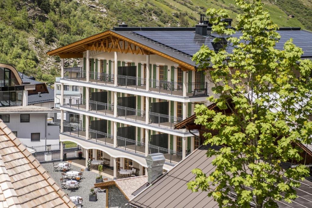 Nespecifikovaný výhled na hory nebo výhled na hory při pohledu z hotelu