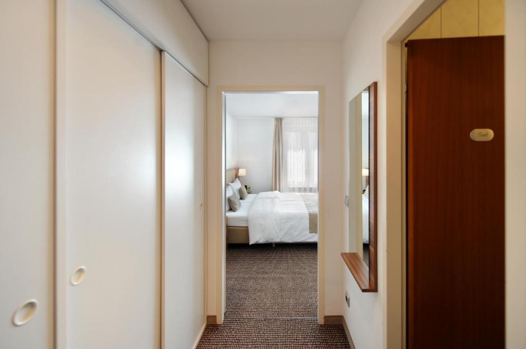 Postel nebo postele na pokoji v ubytování Downtown Vi Vadi Hotel