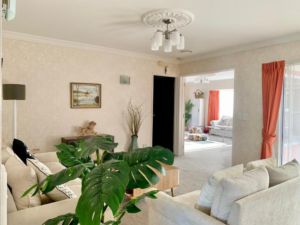 Cosy House in Chartwell, Hamilton-Private Garden & Shopping Mall - Resim 2