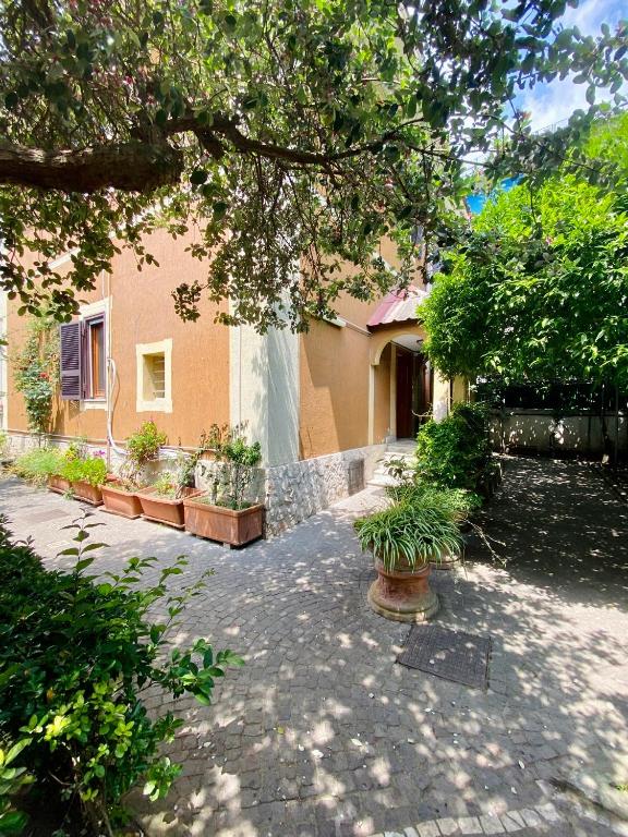 Los Mochileros Hostel - Age Limit 18-28 - отзывы и видео