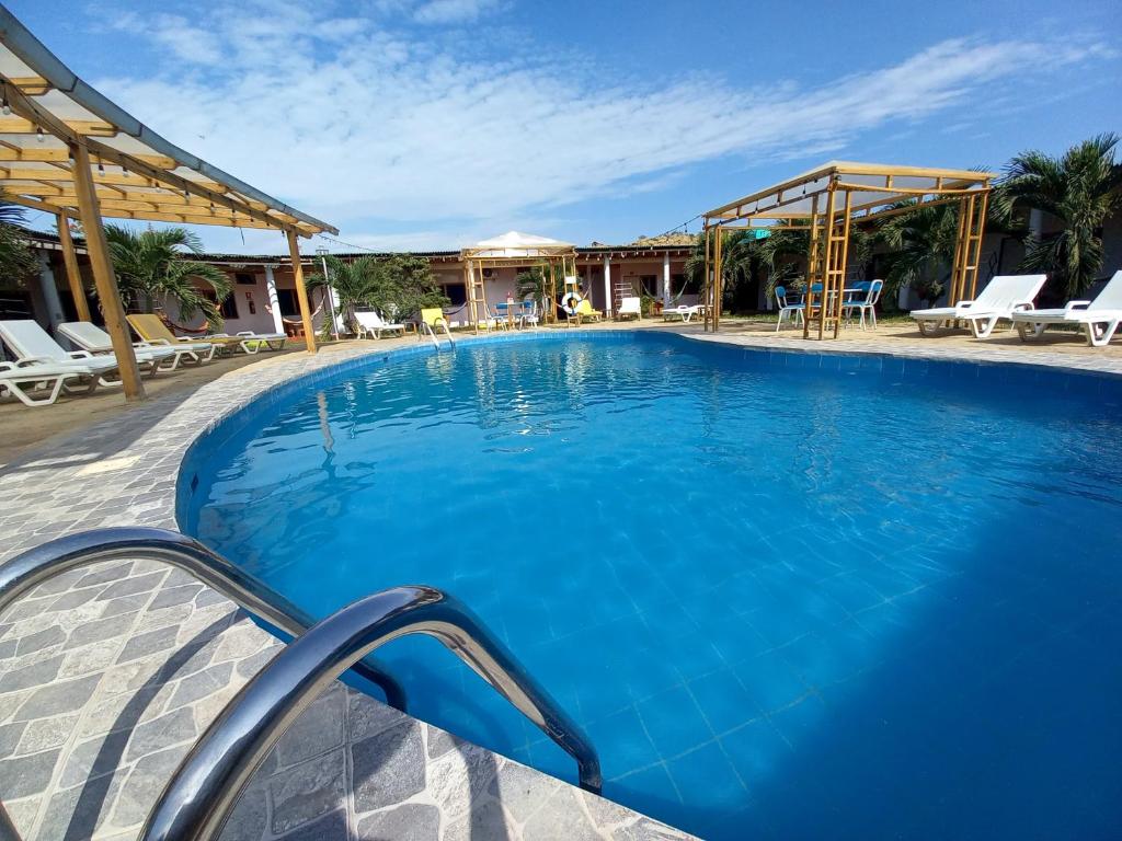 a large pool with blue water in a resort at Mancora y Sol in Máncora