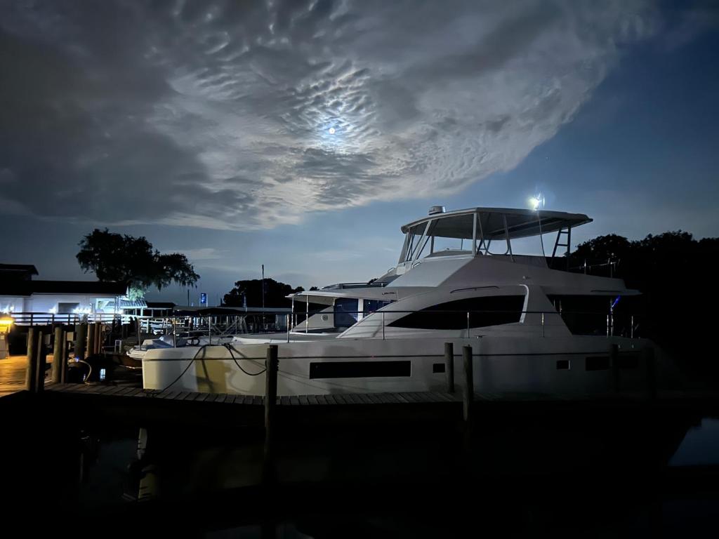 Hontoon Landing Resort & Marina photo
