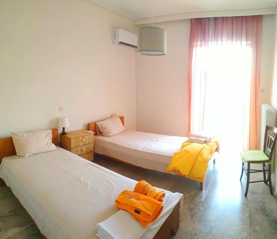Cama ou camas em um quarto em Vangelis apartment near Athens Airport