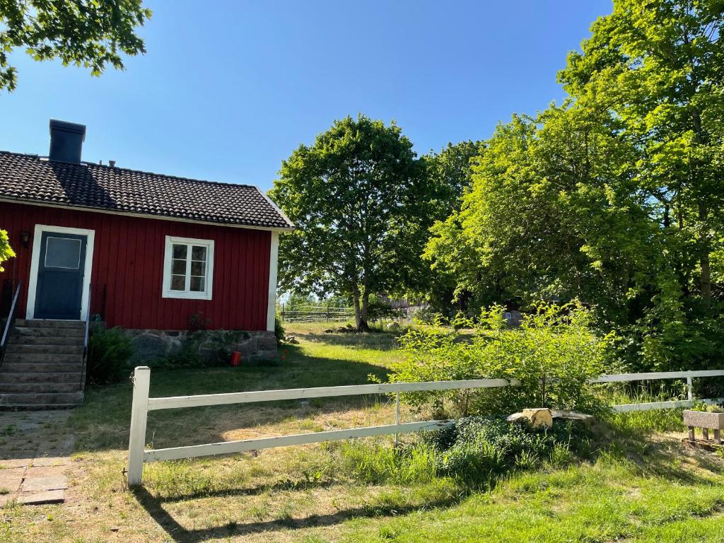 Zahrada ubytování Cottage with beautiful nature, open landscape, forest and lakes