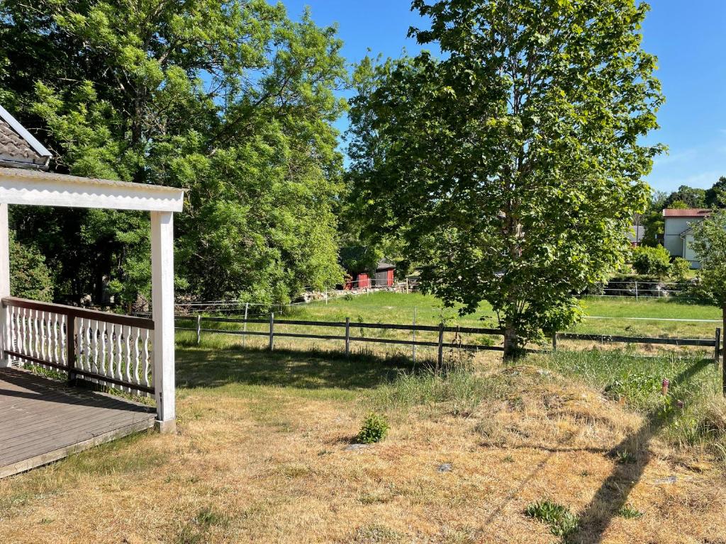Zahrada ubytování Cottage with beautiful nature, open landscape, forest and lakes
