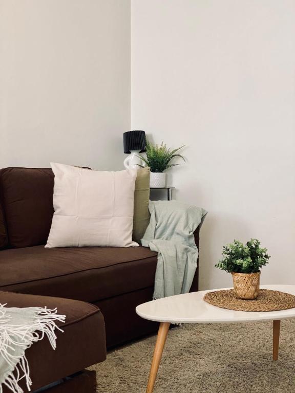 Hotel Le Strasbourgeois, a living room with a couch and a coffee table at Le Strasbourgeois in Strasbourg