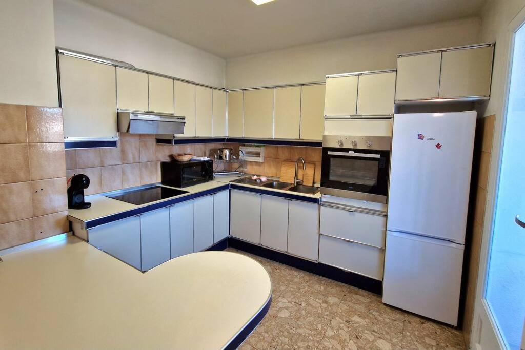 Kuchyň nebo kuchyňský kout v ubytování Villa Marseille dans les hauteurs