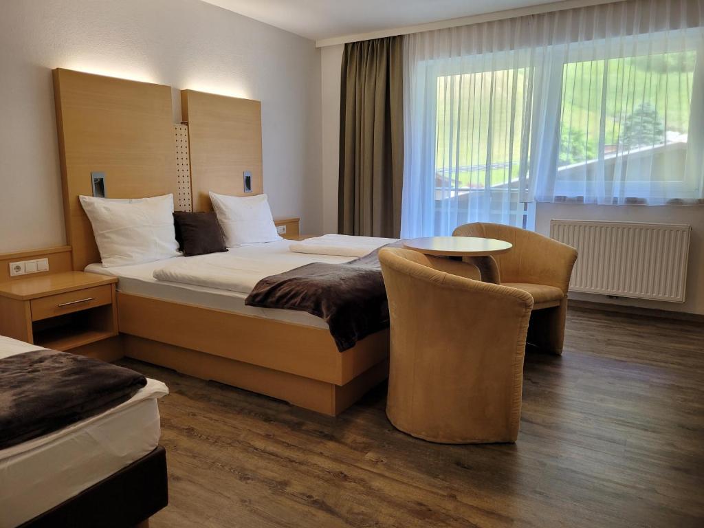Postel nebo postele na pokoji v ubytování Hotel-Restaurant Lampenhäusl