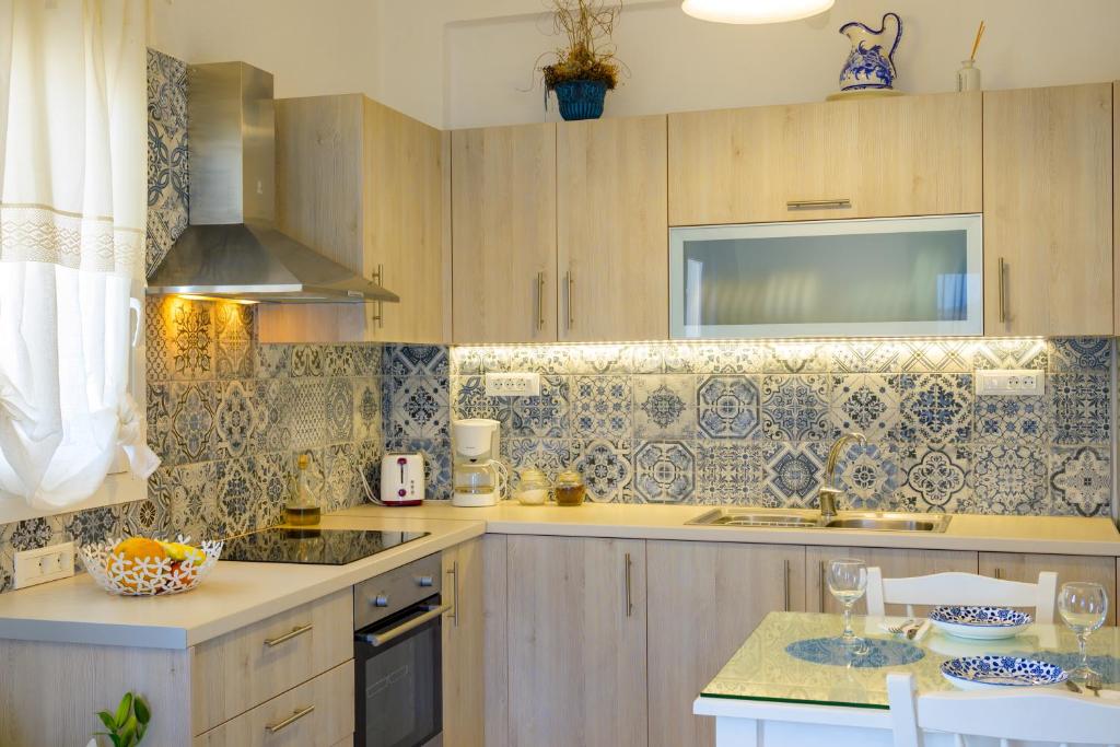 Kuchyňa alebo kuchynka v ubytovaní Marilena Seaside House