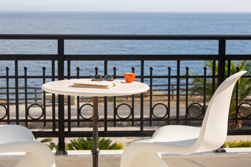 Balkón alebo terasa v ubytovaní Seaside Home Crete - Dream Oceanfront Getaway