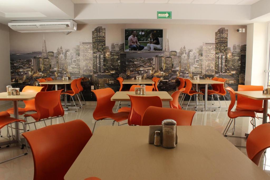 TV a/nebo společenská místnost v ubytování Hotel Urbainn