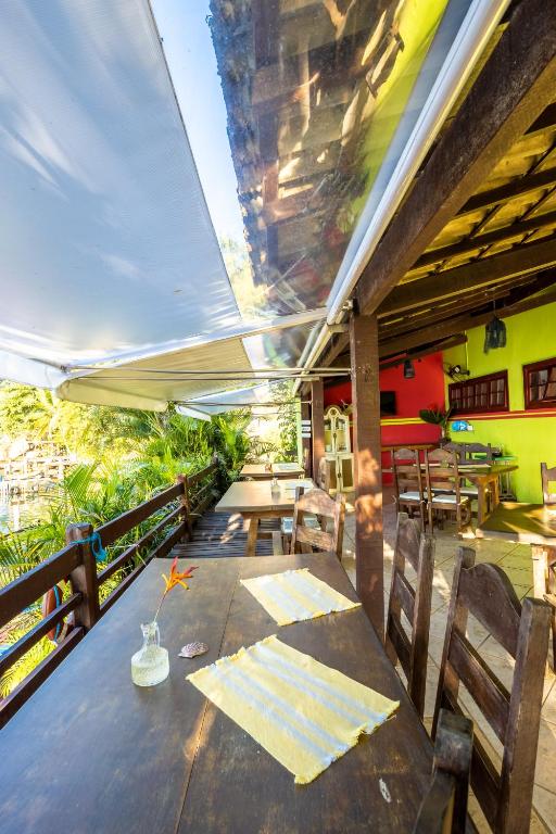 Restaurace v ubytování Pousada Cruzoé