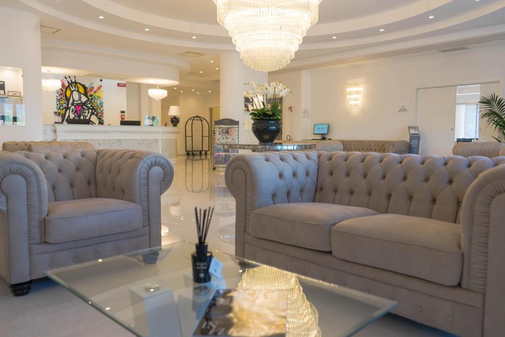 Posedenie v ubytovaní PM Hotel