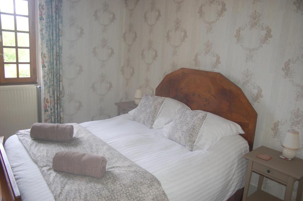 Le Logis des Quatre Puits - Double Room With Private Bathroom