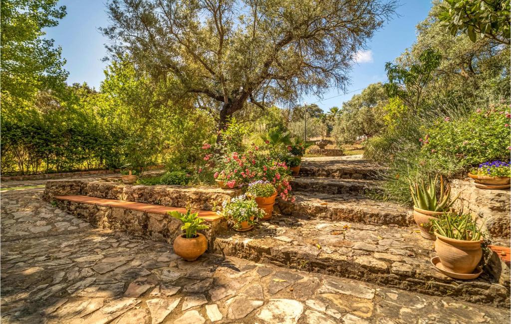 Vonkajšia záhrada v ubytovaní 6 Bedroom Gorgeous Home In Ronda