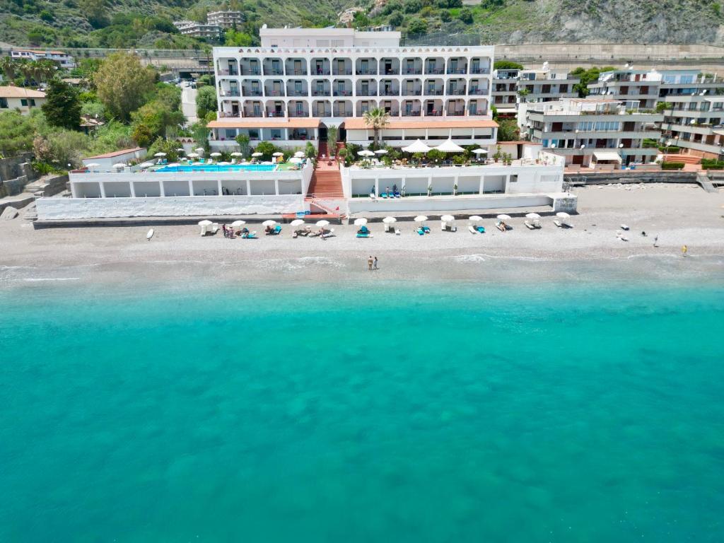 an aerial view of a hotel on the beach at Park Hotel Silemi in Letojanni