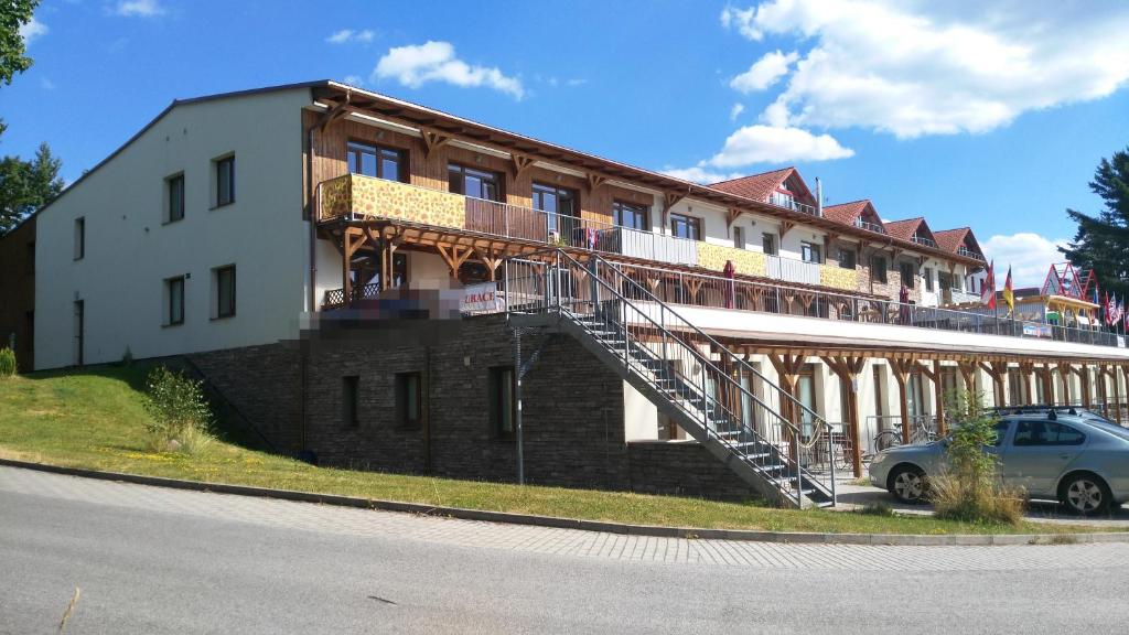 Budova, kde se apartmán nachází