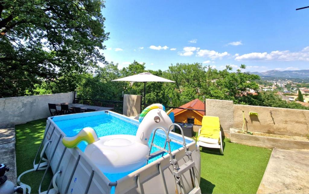 a small pool with a slide in a backyard at Villa Marseille dans les hauteurs in Marseille