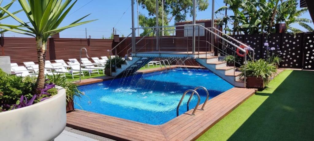 a swimming pool with stairs next to a resort at Hotel Ruta Romana in Sagunto