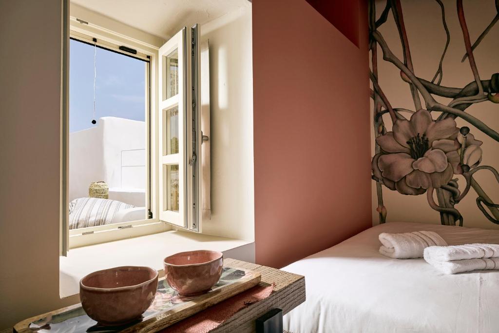 Postel nebo postele na pokoji v ubytování Niove Suites Milos