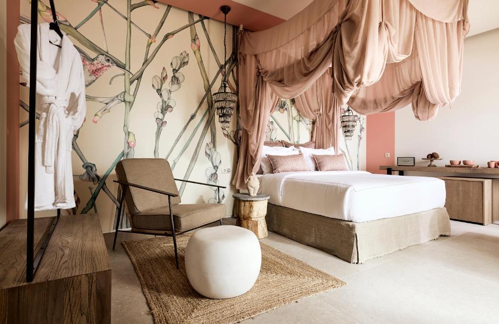 Postel nebo postele na pokoji v ubytování Niove Suites Milos