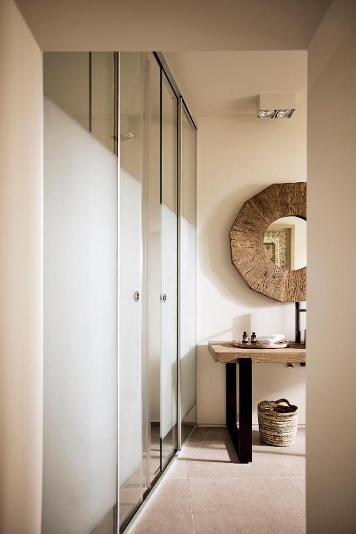 Koupelna v ubytování Niove Suites Milos