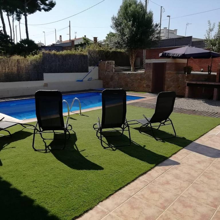 Bazén v ubytování Mari & Jose Ramon Casa 10 personas - 7 adultos max nebo v jeho okolí
