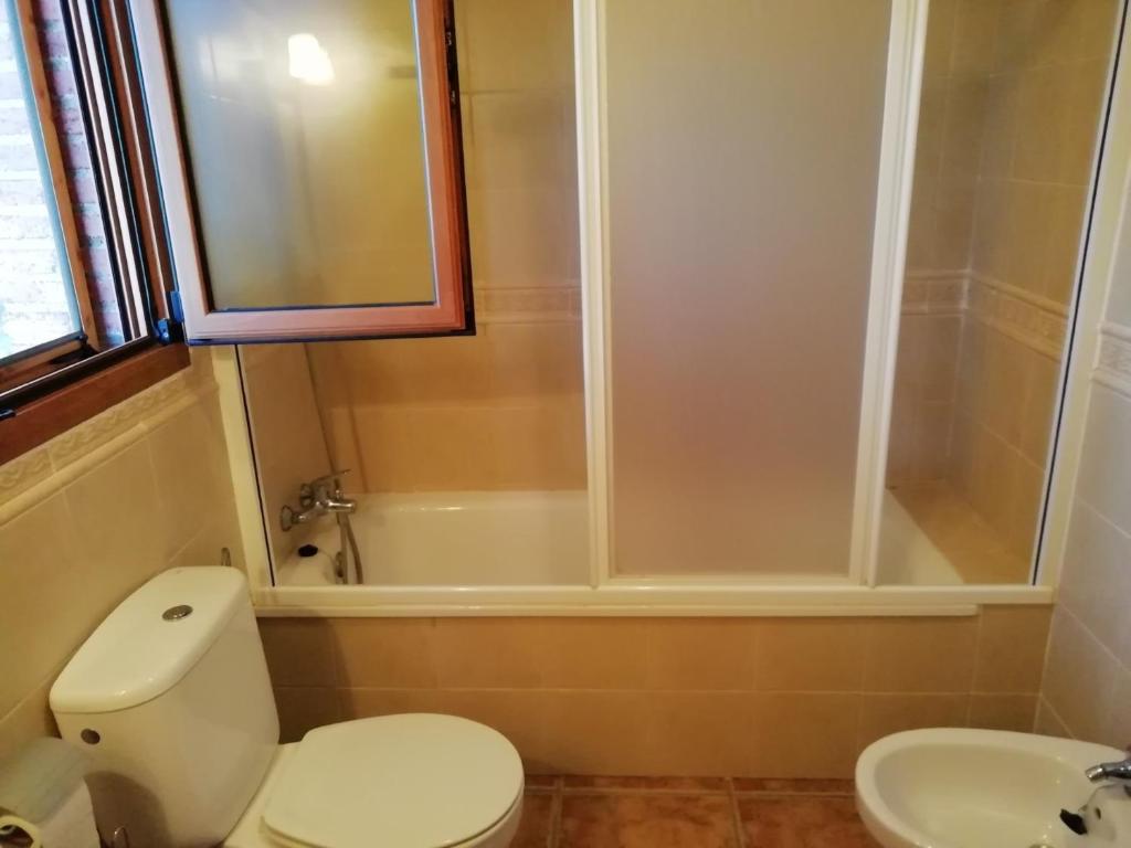 Koupelna v ubytování Mari & Jose Ramon Casa 10 personas - 7 adultos max