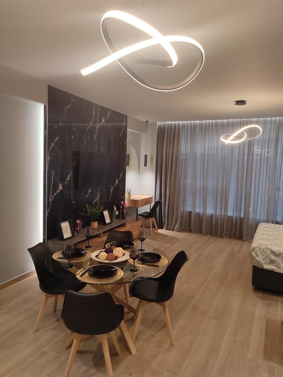Amazing Apartments @ Monastiraki Subway Station - Studio With Spa Bath