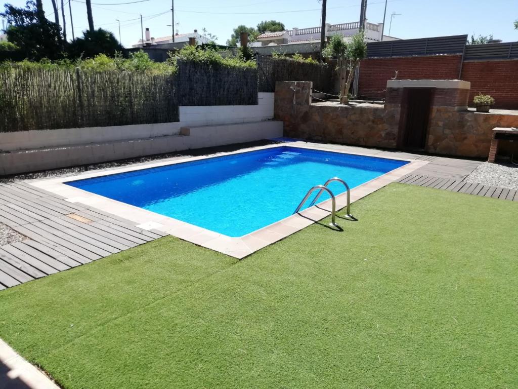 Bazén v ubytování Mari & Jose Ramon Casa 10 personas - 7 adultos max nebo v jeho okolí